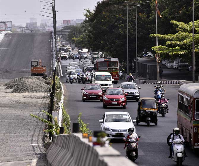 A total of 410 patients were discharged from hospitals in Mumbai in the day, taking their count to 8,814.
In picture: A traffic jam on the Western Express Highway near Kherwadi Flyover in Bandra.