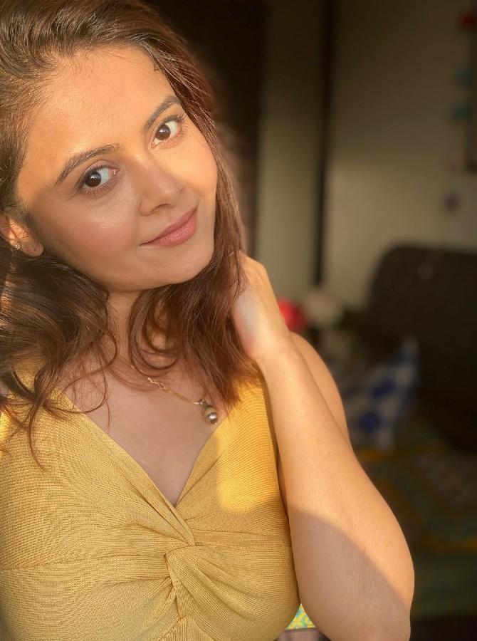 For Devoleena, lockdown is not only about laughing and relaxing, it's also about been philosophical. The actress has been regularly sharing selfie pictures of her with some highly thoughtful captions. Here's one sun-kissed picture, that she shared on her Instagram handle with the caption, 