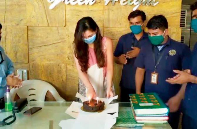 Pooja Chopra: Aiyaary actress Pooja Chopra turned a year older on May 4. As the lockdown meant not making merry with pals, the actor decided to celebrate her big day in a unique way. She cut a cake with the security people of her residential complex in Andheri. Taking to her Instagram account, she shared a heartfelt video of how her celebration went.