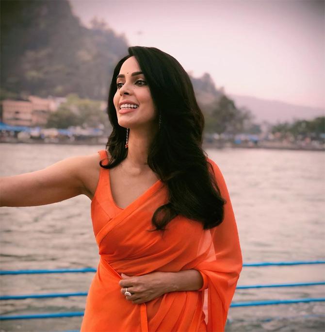 This orange coloured saree is surely grabbing the much-needed attention!