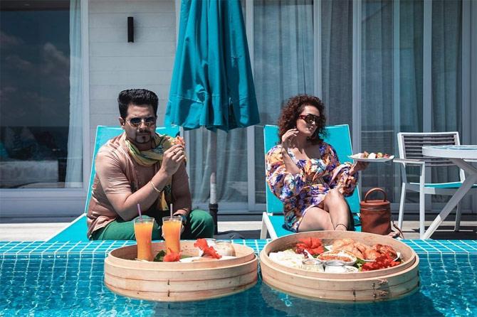 This picture from their exotic vacation from the Maldives will surely leave you with envy.