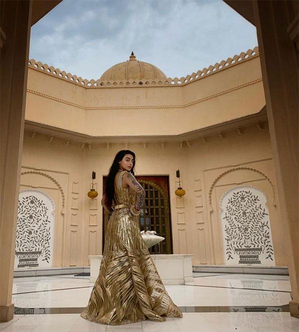 Bani J shared this photo of her character Umang all dressed up and said this one of her favourite looks from the show. Her caption read, 