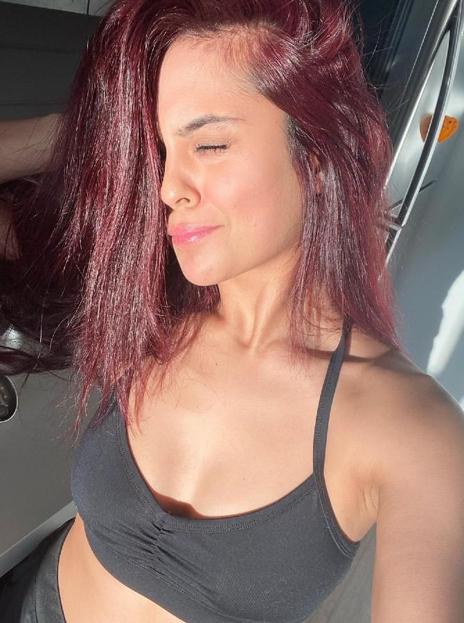 The actress shared this beautiful sun-kissed picture of her and wrote, 