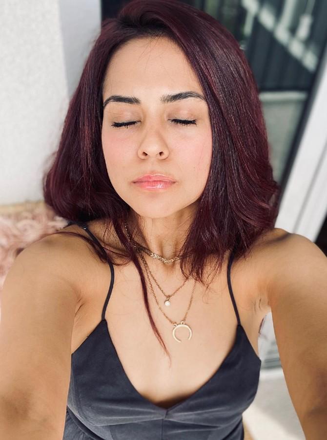 Here's another picture of her with a very thought proving caption. She shared a relaxing picture of herself. 