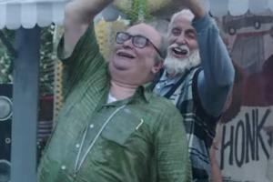 Watch: Amitabh Bachchan pays an emotional tribute to Rishi Kapoor