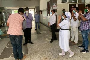 Devendra Fadnavis visits Mumbai hospitals, lauds COVID-19 warriors
