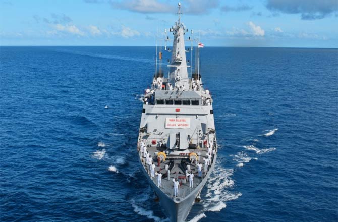 India Salutes Corona Warriors Indian Navy Salutes The Corona Warriors On Land, Air And High Seas