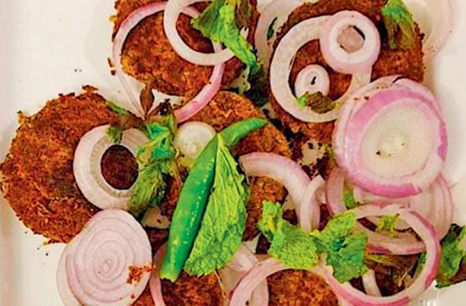 Kala chana ka shami kebab prepared by Rana Safvi in one of the sessions