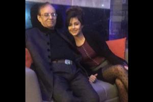 Meera Chopra's father robbed at knifepoint; actress tweets about it