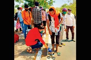 Mulund-based NGO helps cover migrants' feet in summers