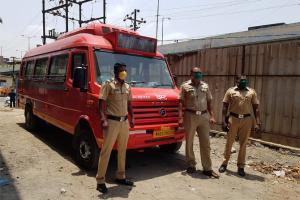 Mumbai Police bust alcohol smuggling in BEST bus amid lockdown