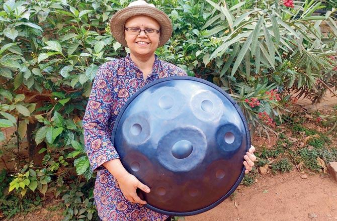 Sumana with a handpan