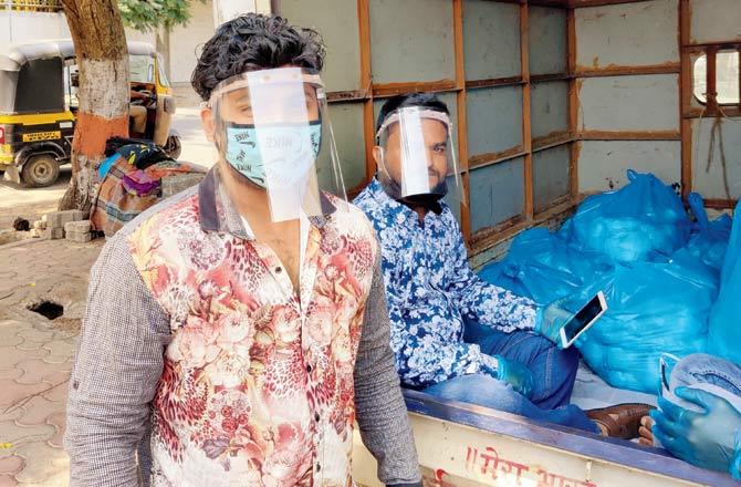 Volunteers take deliveries from Bandra