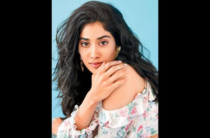 Janhvi Kapoor channels an earthy vibe with a no make-up look