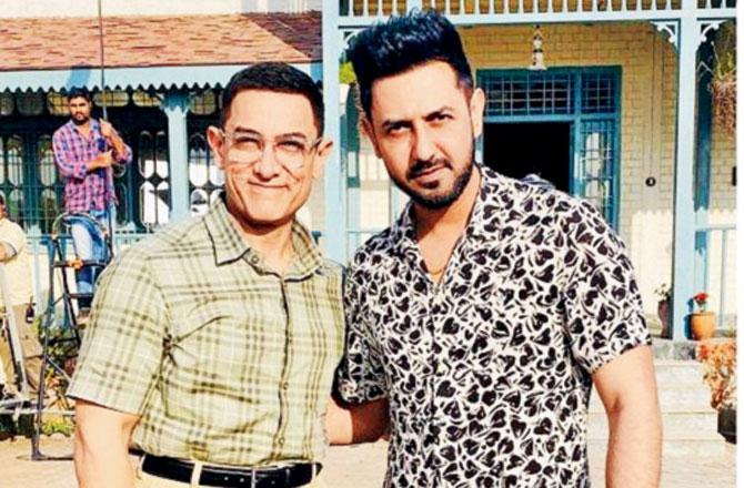 Aamir Khan with Gippy Grewal during the Amritsar schedule