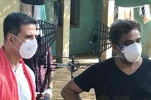 Akshay Kumar shoots for a Coronavirus awareness campaign with R. Balki