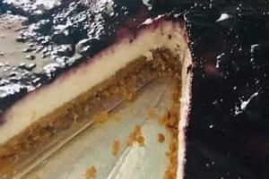Cheesecake or boat in ocean? Confusing picture leaves Twitter divided
