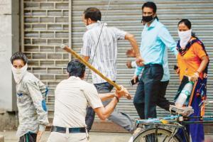Unruly crowd forces cops to shut liquor shops in capital