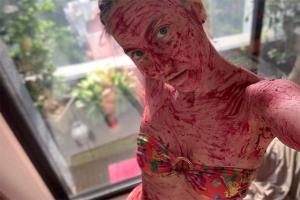 Don't be scared! That's Elli AvrRam's 'beetroot ki dukaan' look