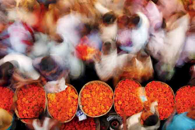 The Dadar flower market is one of the most busy in Mumbai. Urban planners say that people’s lives and livelihood depends on the streets and despite social distancing, vending needs to continue to happen. PIC/GETTY IMAGES