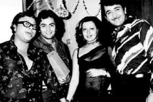 Kareena shares vintage picture of Rishi Kapoor, says he's irreplaceable