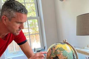 Turn your mobile off at 7 pm till you get up, says Kevin Pietersen