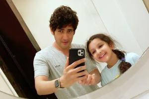 Mahesh Babu tries 'mastering mirror selfie' with daughter Sitara