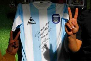 Diego Maradona autographs shirt to help poor in Buenos Aires