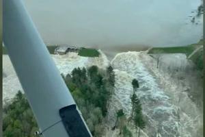Pilot shares footage of water flowing after dam breaks in Michigan
