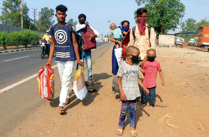These two families walking to UP from Mumbai, were among hundreds others, as reported by mid-day recently. Pic/Rajesh Gupta