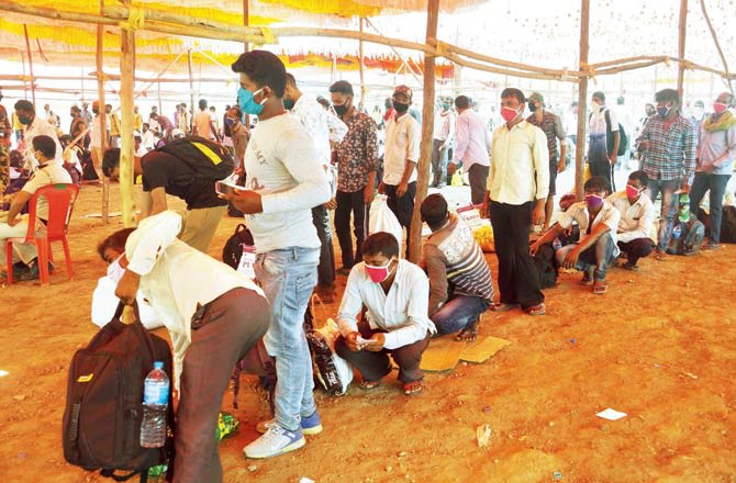 Migrants wait to get thermally screened