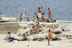 EU wants borders open for summer holidays