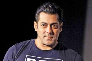Salman returns to the bay after a long break at his Panvel farmhouse
