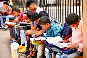Maharashtra allows teachers to travel, doesn't tell how