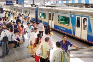 Mumbai: 61 per cent commuters won't take locals any time soon