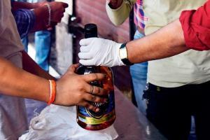 Maharashtra to get liquor at doorstep; order not applicable in Mumbai 