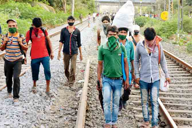ukaram Kuldip and his friends are walking from Mumbai Central t