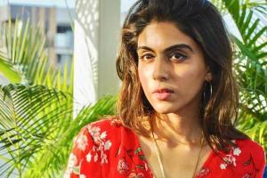 Zoa Morani donates blood for COVID-19 plasmatherapy