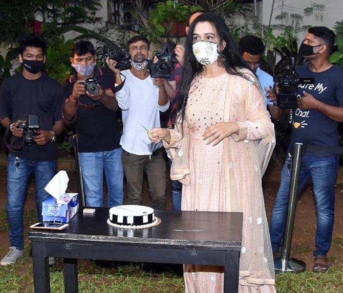 Padmini Kolhapure's son Priyaank Sharma organized a family get together to cut a cake and celebrate along with the Dhamaka team. Dhamaka will not only give prominent positioning to already established singers, artistes and musicians but also aim to promote new talent. Padmini, along with her sisters Shivangi, Tejaswini and niece Shraddha have always loved to sing growing up and have always had a keen interest in music.