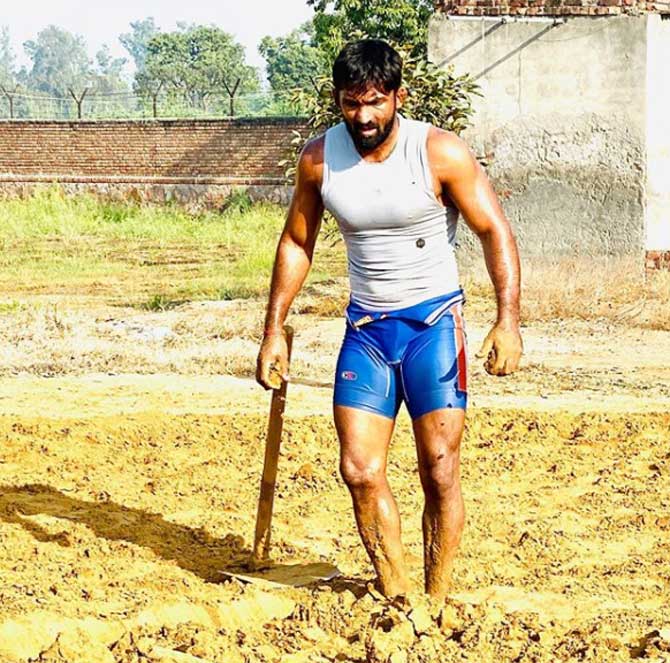 At the 2012 Summer Olympics, he won the bronze medal in the 60 kg category. He was awarded the Padma Shri by the Government of India in 2013. He won a gold medal at the 2014 Commonwealth Games.
