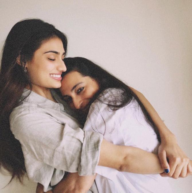 Here's wishing the pretty Athiya Shetty a very happy birthday!
Pictured: Athiya with mum Mana Shetty.
