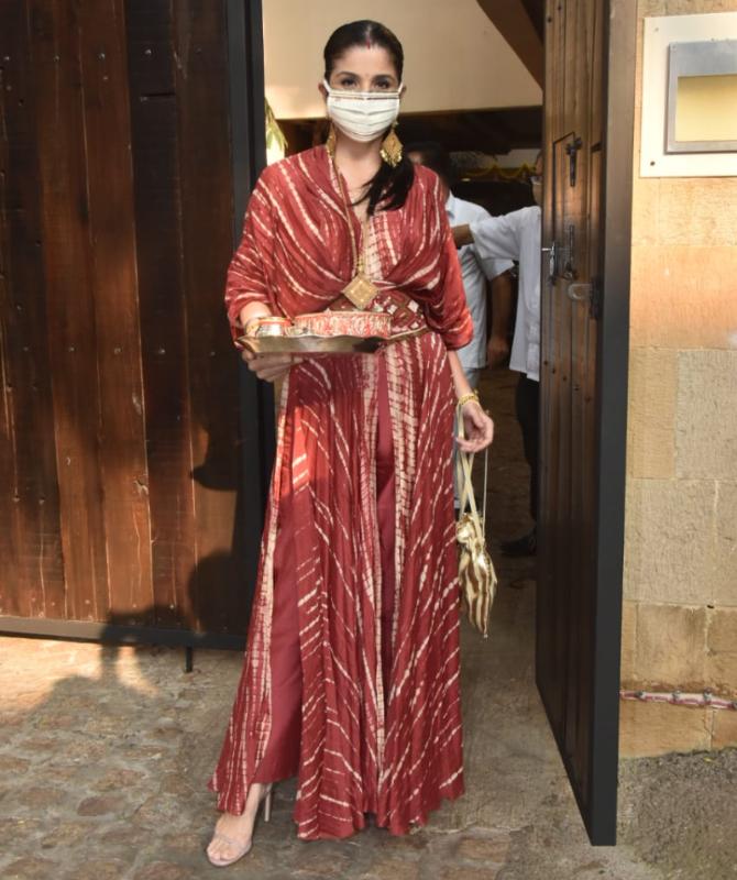 Maheep Kapoor also attended the Karwa Chauth party. She looked mesmerising in her traditional attire. Maheep is married to Bollywood actor Sanjay Kapoor. The couple has two children, Shanaya and Jahaan Kapoor.