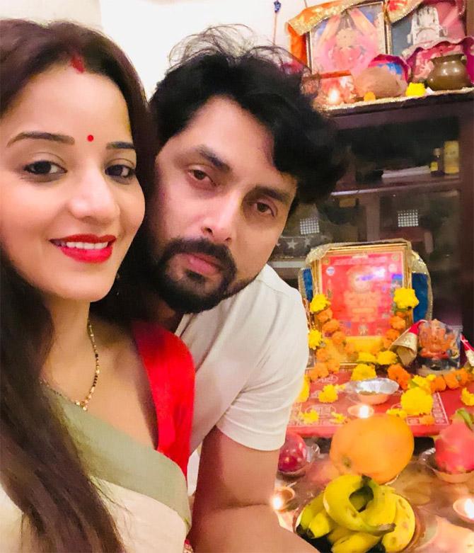 Television actress Mona Lisa celebrated Karva Chauth with husband Vikrant Singh Rajpoot. She posted this stunning picture of hers with Vikrant and wrote alongside: Happy Karwa Chauth!