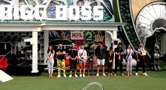 Soon afterwards Bigg Boss announced the nomination task. The contestants are given a task to be played in pairs. Each pair sits on a spaceship and then debate as to why one should be safe and in the green zone of the house, while the other should be nominated and be restricted in the red zone. A mask on the table will decide their fate. As per the red, yellow, and green signals, the contestants have to ensure that they retain the mask in their hand to make their way into the green zone.