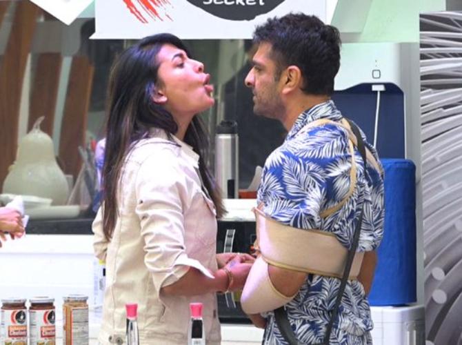 A big shocker came for everyone when Eijaz chose Jasmin which left Pavitra heartbroken and completely bewildered. On one hand, Pavitra was fuming in hurt and anger as she felt backstabbed and cheated, it seemed like Eijaz was following the 'eye for an eye' mantra, here. When the tables turned, Eijaz had the chance to get equal with Pavitra for nominating him in the previous episodes which had left him feeling as distraught as she has been now.