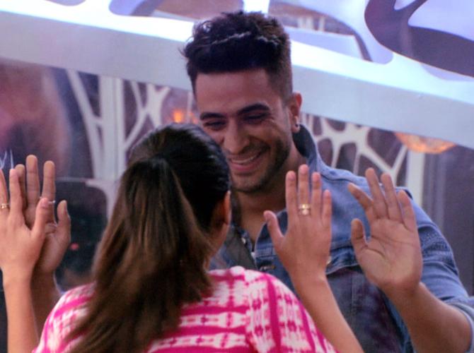 On Thursday, Aly Goni entered the house as the wild card contestant. And no prizes for guessing who got overjoyed seeing him! Jasmin was the happiest and exclaimed to the house that everything will be the best from now on (Ahem!). Bigg Boss had given Aly a special task for Jasmin, going forward in the game, which will either strengthen their bond or put it to test.