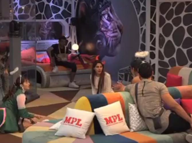 In the game, Jasmin Bhasin and Aly Goni are asked to 'lock horns'. No, we aren't joking! So what happened was, Bigg Boss divided the house into two groups - 'Devil and Angels'. In this task, the Devils have to trouble the Angels, as they keep being patient. And the devils took the task quite seriously. Nikki asked Rubina to tear Jasmin's favourite teddy bear, in order to incite her. While Eijaz asked Jaan to insert his hand in the commode. Jaan played the game and completed the task.