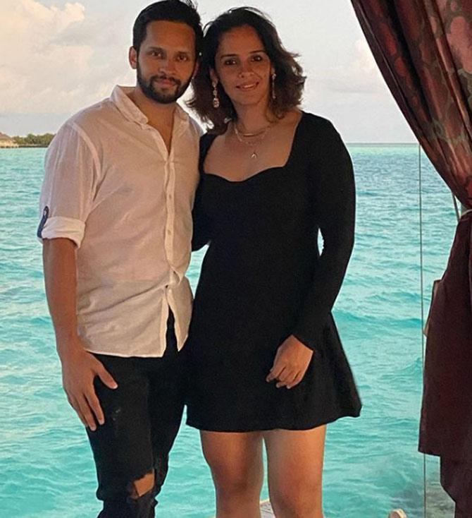 While Saina was in all black, her husband Parupalli Kashyap chose to wear a white shirt and black denims. She captioned it, 