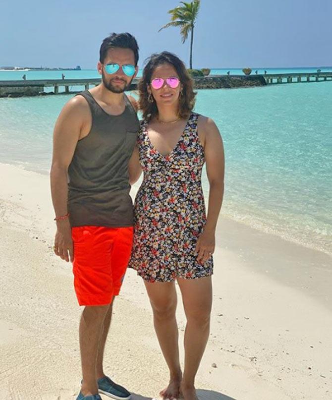 Saina's husband Parupalli Kashyap wore a green sando along with orange shorts and sported blue-tinted sunglasses.