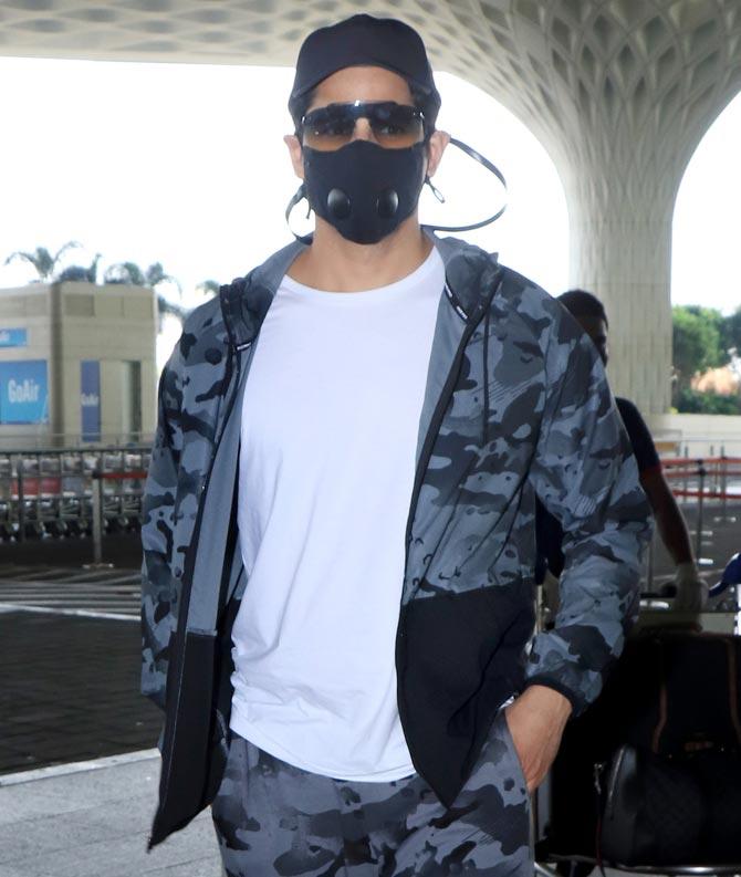 Kiara Advani's rumoured beau Sidharth Malhotra was also spotted at the Mumbai airport. According to several reports, Sidharth has apparently brought a new pad in Bandra.